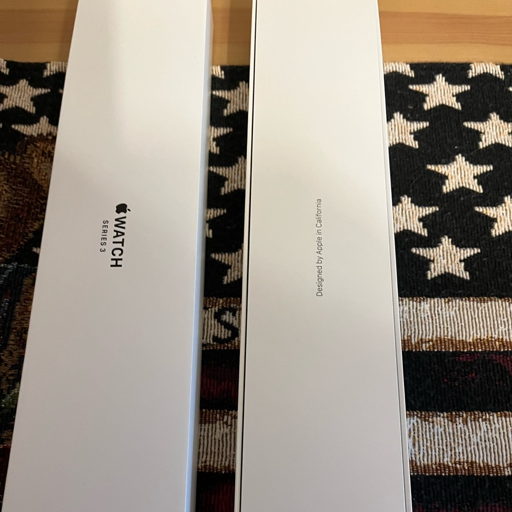 Apple Watch Series 3 - 38mm - Excellent condition w/extras